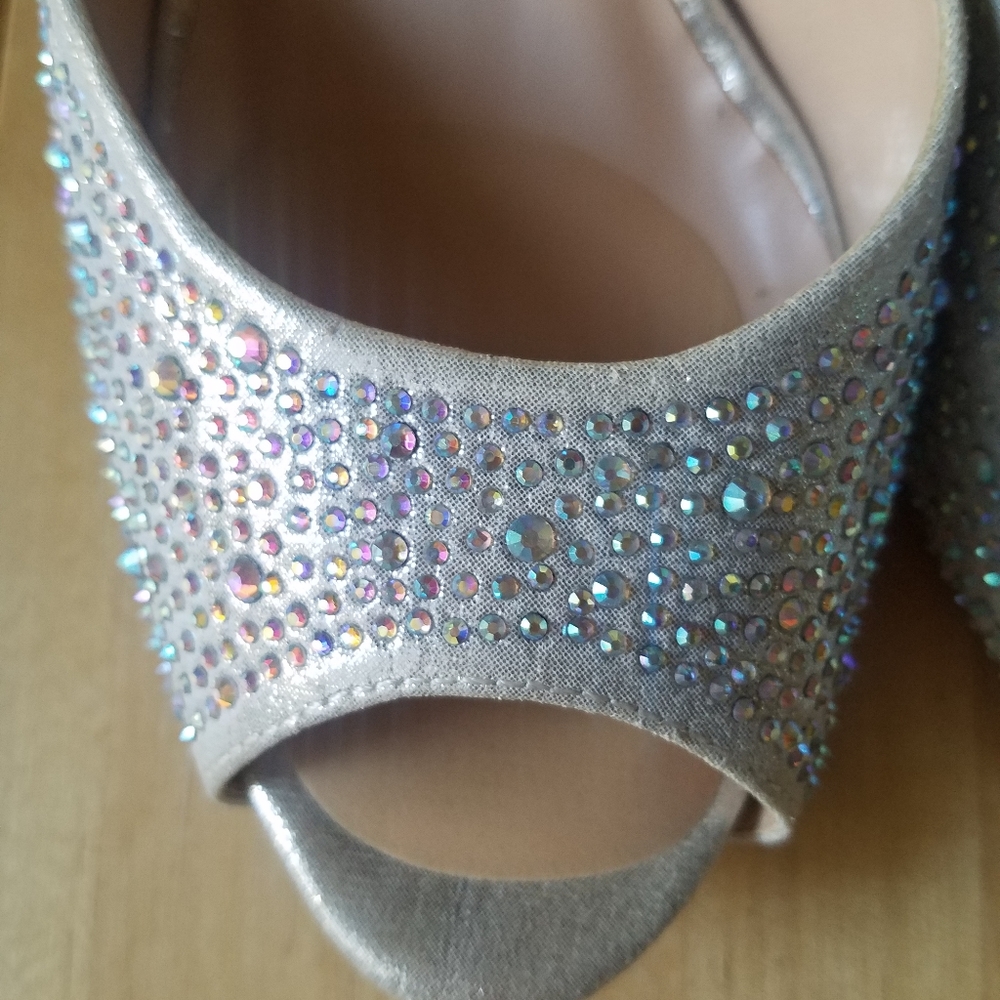 Studded heels - Picture 2 of 6